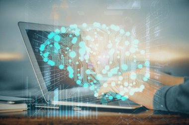 Adam klavyede beyin hologramıyla yazı yazıyor. Büyük Data kavramı. Çift pozlama.