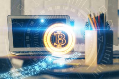 Blockchain temalı holograma ve bilgisayar arkaplanlı masaya çift pozlama. Bitcoin şifreleme para birimi kavramı.