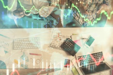 Birlikte çalışan kadın ve erkeğin çifte pozu ve finansal grafik hologramı çizimi. Pazar analizi konsepti. Bilgisayar arkaplanı. Üst Görünüm.
