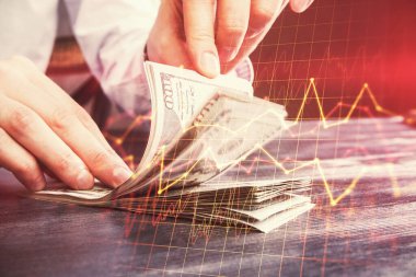 Forx grafiği, hologram, Amerikan dolarları ve insan eli çizimleri. Teknik Analiz kavramı.