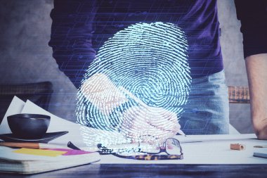 Gelişmiş teknoloji ile güvenlik ve şifre kontrolünün geleceği kavramı. Parmak izi taraması biyometrik tanımlama ile güvenli erişim sağlar. Çoklu pozlama.