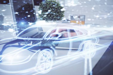 İş adamının arka planda bilgisayar üzerinde çalıştığı otomobil temalı çizim. Otomatik pilot taksi kavramı. Çift pozlama.