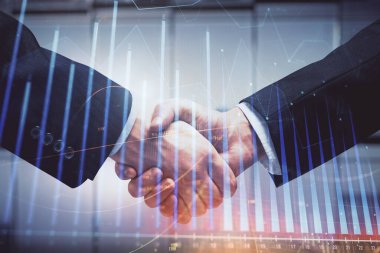 Forx grafik hologramı ve iki adamın el sıkışması. Borsa konsepti.