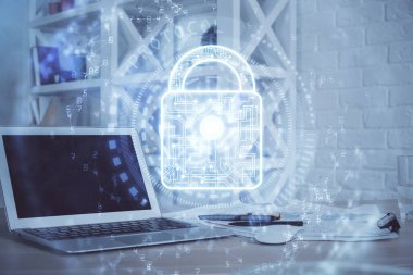 Bilgisayar ve ikon hologramı ile masaüstüne çift pozlama. Veri güvenliği kavramı.