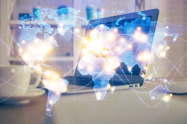 İş teması simgelerinin çoklu pozlandırılması ve bilgisayar geçmişi olan çalışma alanı. Başarı kavramı.