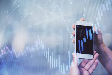 Ön x grafik çizimine çift pozlama hologram ve cep telefonu kullanan bir kadın. Borsa konsepti.