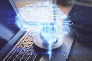 Bilgisayar ve insan beyninin hologram çizdiği çalışma alanının iki katına çıkarılması. Beyin fırtınası konsepti.