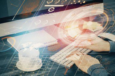 Bilgisayar arkaplanı üzerinde çalışan elleri olan iki kez teknolojik çizimlere maruz kalmış. Yenilik kavramı.