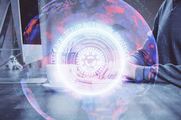 Tecnologia holograma tema com o homem trabalhando no computador em segundo plano. Conceito de alta tecnologia. Dupla exposição. — Fotografia de Stock