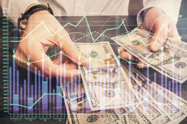 Finansal grafiğe çoklu pozlama hologram, Amerikan dolarları ve insan eli. Analiz kavramı.