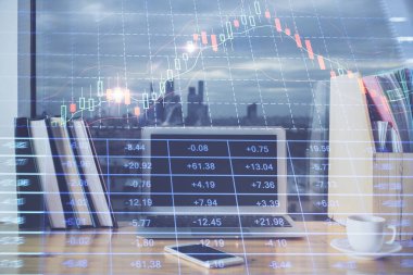 Finansal tablo çizimi ve arka planda bilgisayar olan bir tablo. Çifte maruziyet. Uluslararası pazarlar kavramı.