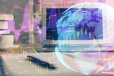 Grafik ve finansal bilgilere ve bilgisayar geçmişi olan çalışma alanına çoklu maruz kalma. Uluslararası çevrimiçi ticaret kavramı.