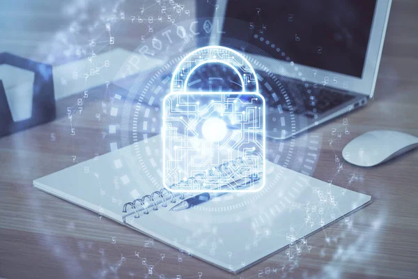 Doppelbelichtung des Desktops mit Computer- und Lock-Symbol-Hologramm. Konzept der Datensicherheit. — Stockfoto