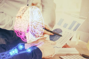 Çoklu pozlama yapay zeka beyin simgelerine sahip bir adam.