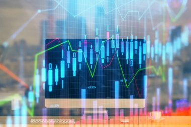 Borsa grafiği ve bilgisayar geçmişi olan tablolar. Çoklu maruz kalma. Mali analiz kavramı.