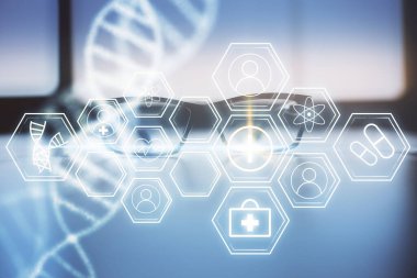 Masa arkasında gözlük olan DNA çizimi. Biyomühendislik kavramı. Çift pozlama.