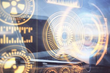 Teknoloji temalı hologramda arka planda çalışan bir adam var. Yüksek teknoloji konsepti. Çift pozlama.