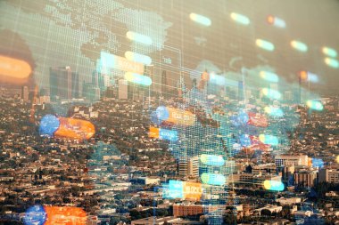 Veri temalı hologram gökdelenlerin arka planında çift pozlama ile şehir görünümüne çizim yapıyor. Teknoloji konsepti.