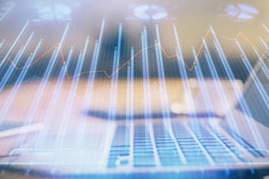 Grafik ve finansal bilgilere çifte maruz kalma ve bilgisayar geçmişi olan çalışma alanı. Uluslararası çevrimiçi ticaret kavramı.