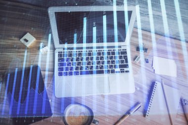 Bilgisayarla arka plan üzerine iki kat mali şema çizimi. Araştırma ve analiz kavramı. Üst görünüm.