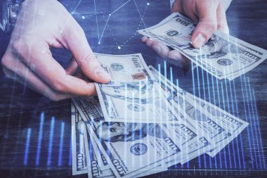 Finansal grafiğe çoklu pozlama hologram, Amerikan dolarları ve insan eli. Analiz kavramı.