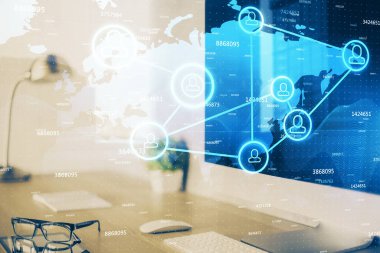 Sosyal ağ hologramıyla birlikte bilgisayar masaüstünde. Çoklu maruz kalma. Uluslararası insan ilişkileri kavramı.