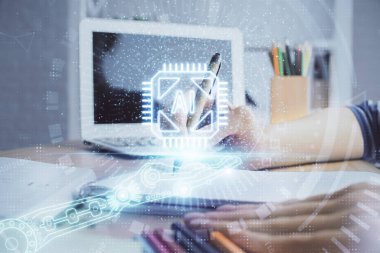 Teknoloji ve dijital kodlama simgeleriyle kadınların ellerini arka planda çifte pozlama. Veri geliştirme konsepti. Kapat..