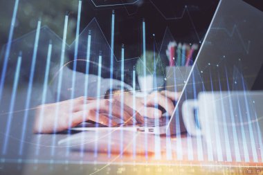 Bilgisayarda ve ön x grafik hologram çiziminde kadın eli yazarken çift pozlama. Borsa yatırım kavramı.