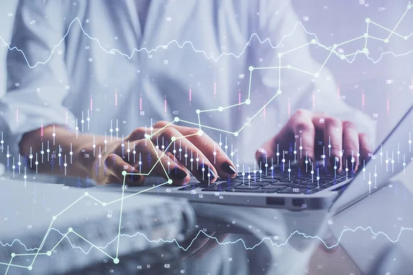 Dubbel exponering av kvinnliga händer skriva på dator och forex diagram hologram ritning. Begreppet aktiemarknad. — Stockfoto