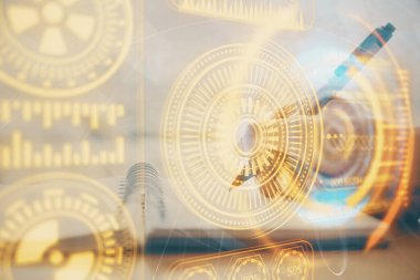 Teknik temalı hologram kadınların ellerinden üstündür. Yüksek teknoloji kavramı. Çift pozlama