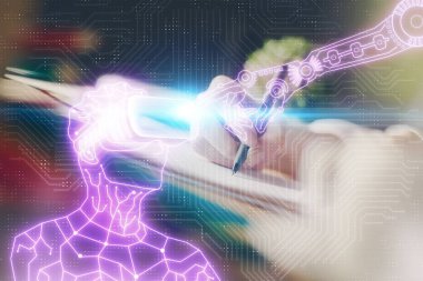 AR hologramı, kadınların elleri üzerinde not alıyor. Artırılmış gerçeklik kavramı. Çoklu pozlama