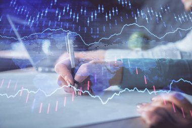Ön x çizelgesinin arka plan notları alan insanların üzerini çizerken çift pozlama. Mali analiz kavramı