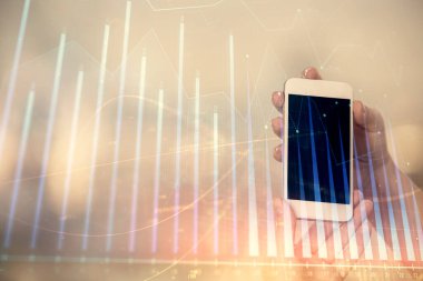 Ön x grafik çizimine çift pozlama hologram ve cep telefonu kullanan bir kadın. Borsa konsepti.