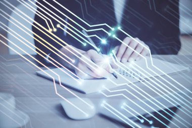 Önünde veri çözeltisi hologramı olan arka planda el yazısına çifte maruz kalma. Teknoloji konsepti. Kapat.