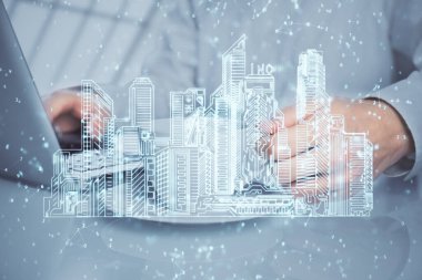 Arka planda bilgisayar üzerinde çalışan bir iş adamı ile yüksek teknoloji şehir çizimi. Akıllılık konsepti. Çift pozlama.