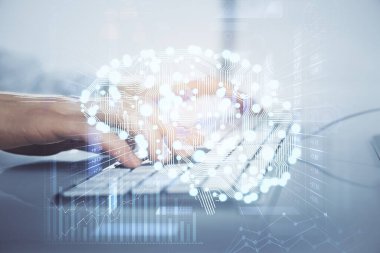 Beyin temalı hologramı olan bilgisayar geçmişi olan bir iş adamı. Beyin fırtınası kavramı. Çoklu pozlama.