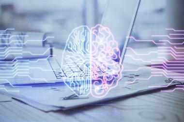 Bilgisayar ve insan beyin hologramıyla çalışma alanının çoklu açığı. Beyin fırtınası konsepti.