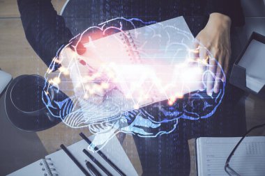 Arka planda beyin hologramıyla el yazısının iki katına çıkarılması. Öğrenme kavramı.