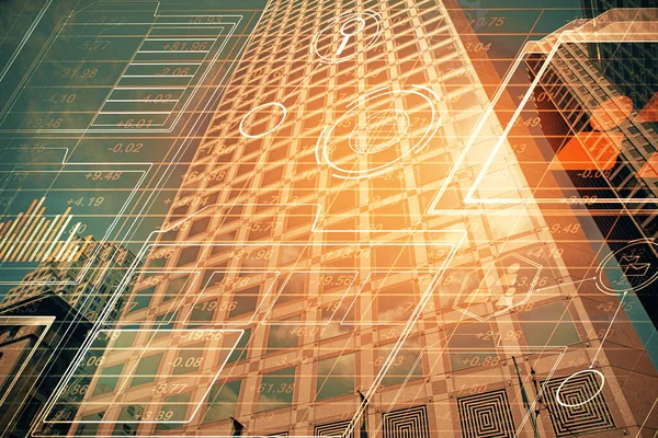 Dados tema holograma desenho na vista da cidade com arranha-céus de fundo multi exposição. Conceito Bigdata. — Fotografia de Stock