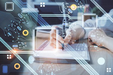 Veri çözeltisi hologramı ile arka plan üzerine yazılan ellere çoklu maruz kalma. Teknoloji konsepti.