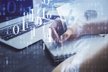 Veri çözeltisi hologramı ile arka plan üzerine yazılan ellere çoklu maruz kalma. Teknoloji konsepti.