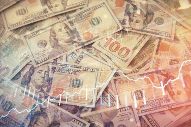 Forx grafiğinin çok sayıda görüntüsü bize dolar banknotları arka planında görünüyor. Finansal başarı piyasası kavramı.