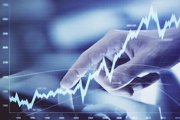 Mehrfachbelichtung von Menschenhänden, die ein digitales Telefon und eine Forex-Graphenzeichnung halten und verwenden. Finanzmarktkonzept. — Stockfoto