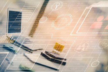 Arkaplanda bilgisayar ve veri teması çizimi olan tablonun çifte pozlandırılması. Yenilik kavramı.