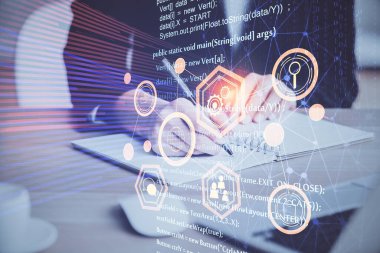 Önünde veri çözeltisi hologramı olan arka planda el yazısına çifte maruz kalma. Teknoloji konsepti. Kapat.