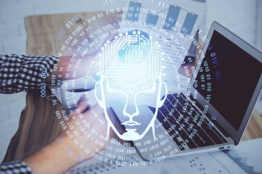 Beyin temalı hologramı olan bilgisayar geçmişi olan bir iş adamı. Beyin fırtınası kavramı. Çoklu pozlama.