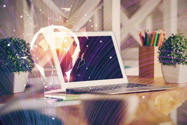 Computer Auf Dem Desktop Büro Mit Glühbirnen Hologramm Doppelbelichtung Konzept — Stockfoto