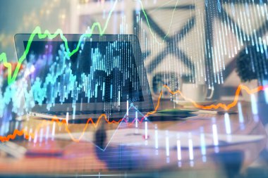 Arka planda eski pazar grafik hologramı ve kişisel bilgisayar var. Çoklu maruz kalma. Yatırım kavramı.