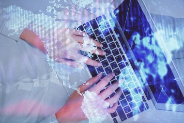 Bilgisayar ve ön x çizim hologramı üzerinde çalışan kadın elleri çift pozlama. Üst Manzara. Mali analiz kavramı.