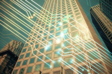 Veri temalı hologram gökdelenler arka planda çoklu pozlama ile şehir görünümüne çizim yapıyor. Büyük veri kavramı.